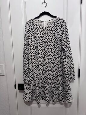 Ann Taylor Black and White Long Sleeve Heart Print Dress